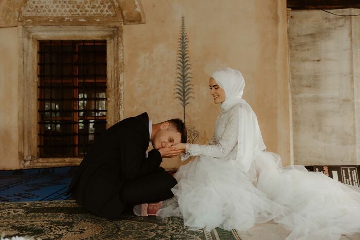 Bride and groom in a heartfelt pose, showcasing one of the top wedding photos of 2024.