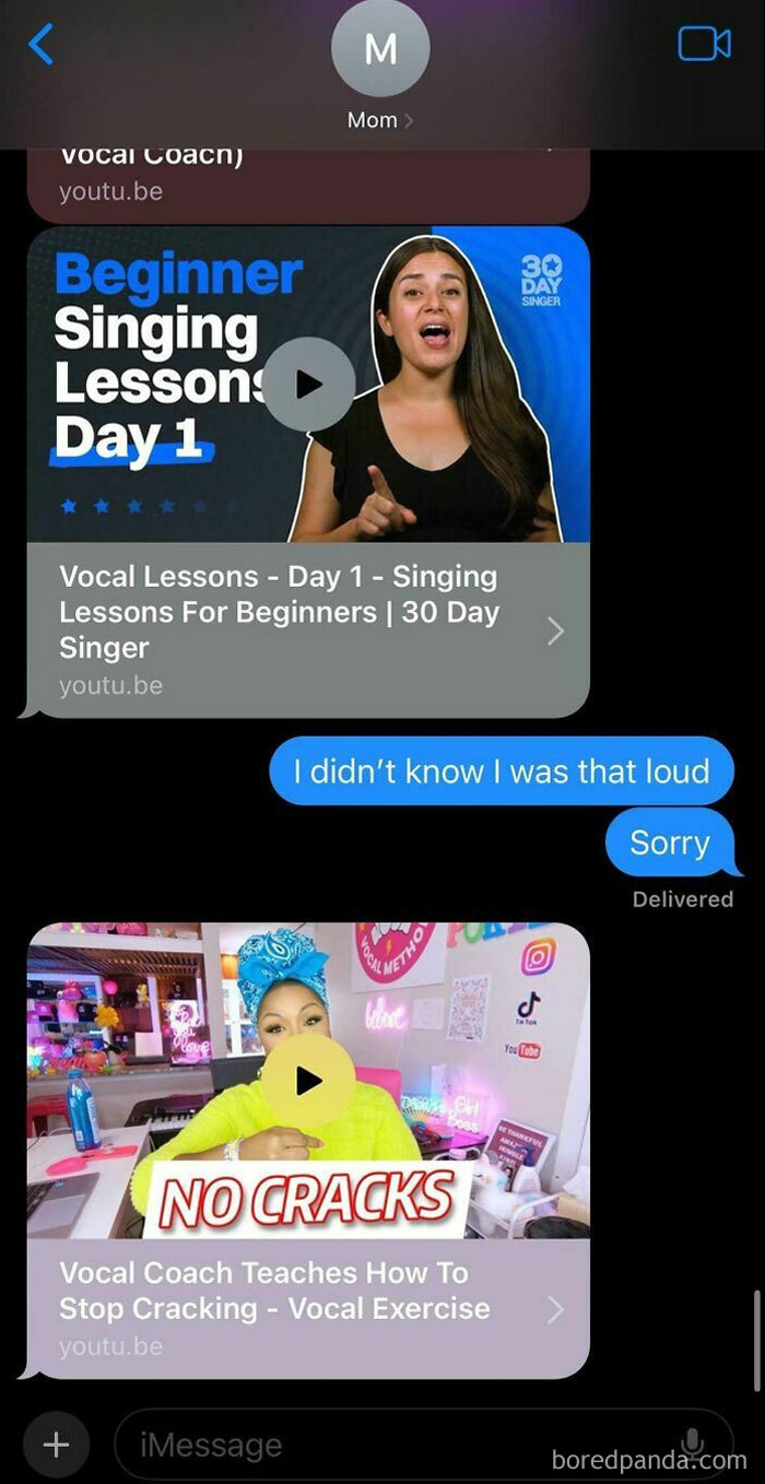 Text conversation featuring links to beginner singing lessons and vocal exercises.