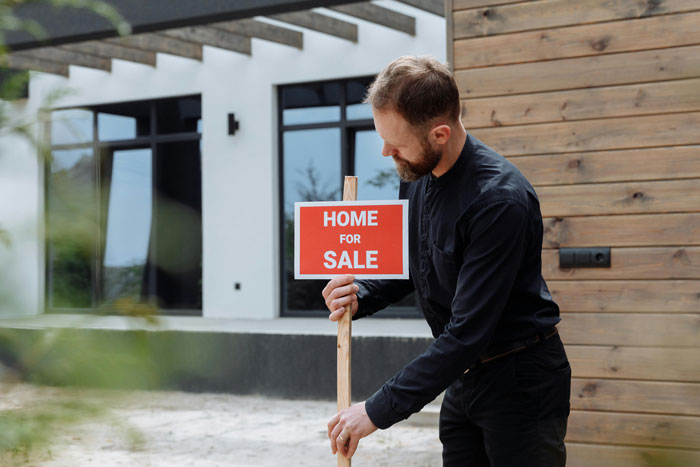 37YO Single Dad Finds The Perfect Home And Buys It, GF Is Upset As He Didn’t Consult Her Beforehand