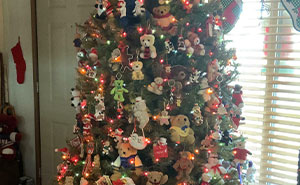 50 Christmas Tree Pics People Just Had To Take As They Did Such An Amazing Job (New Pics)