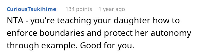 Online comment praising a mom for teaching her daughter about boundaries and autonomy.