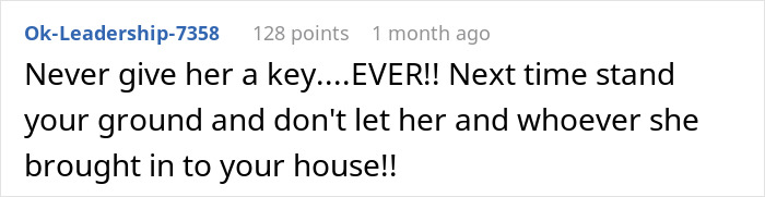 User comment advising against giving a key to a stranger who arrives unannounced.