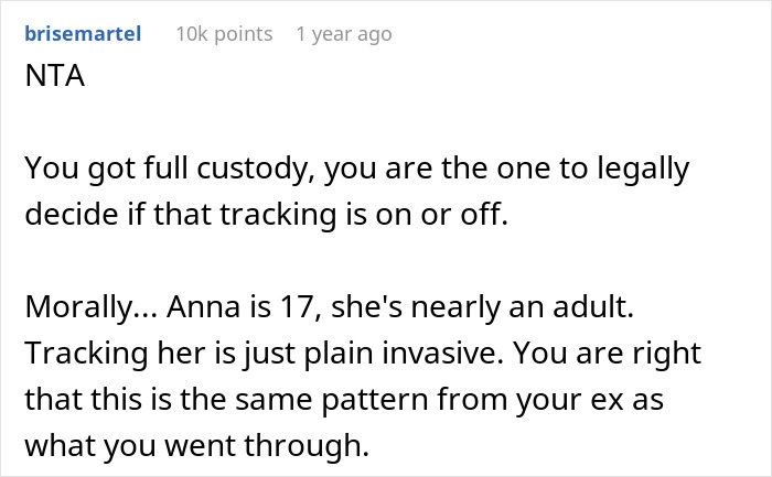 Reddit comment discussing mom's legal right to decide phone tracking for daughter.