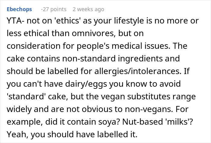 Comment discussing the need for labeling vegan cakes for allergies and intolerances at a wedding.