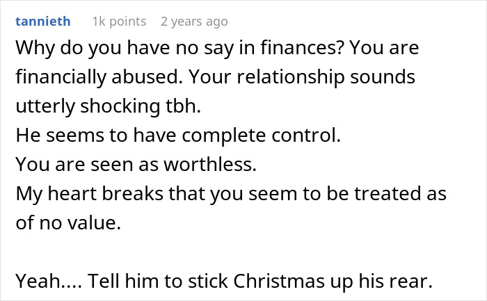 Reddit comment discussing financial control in a relationship.