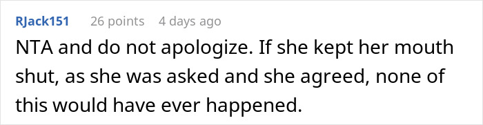 Reddit comment discussing a family conflict about miscarriages during Thanksgiving.