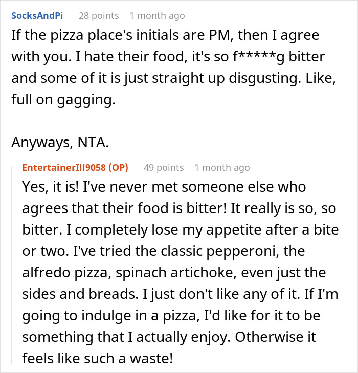 Text exchange about disliking a popular pizza place.