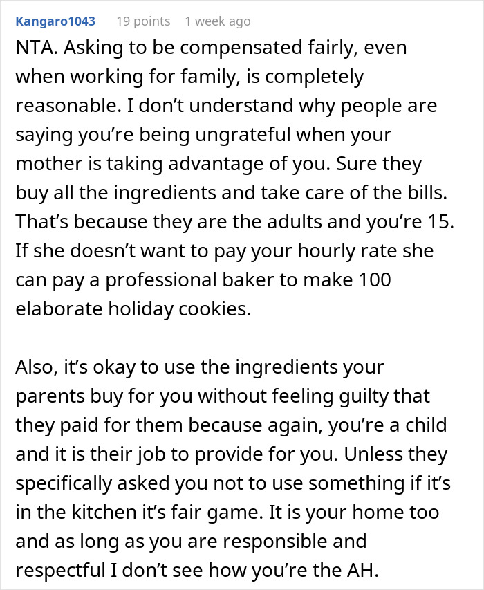 Online discussion about daughter charging parents for making Christmas cookies.