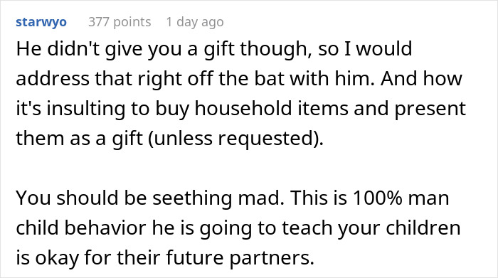 Reddit comment discussing issues with inappropriate christmas-gift-early expectations. 