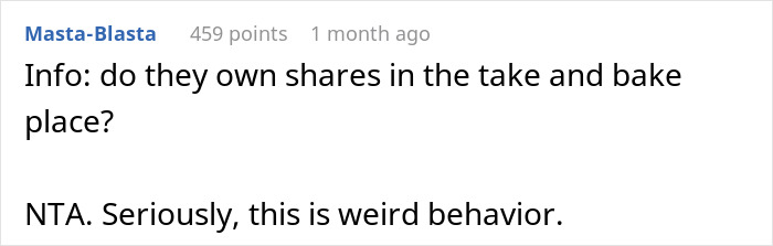 Reddit comment questioning ownership in a pizza place, calling behavior weird.