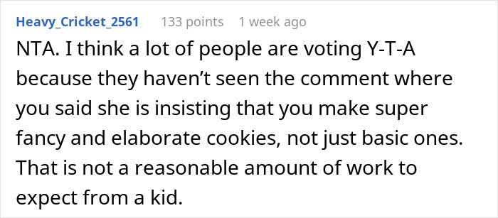 Reddit comment discussing daughter's insistence on elaborate Christmas cookies from parents.