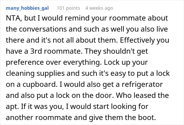 Comment discussing awkward living situation and roommate issues due to girlfriend moving in.