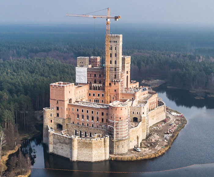 Mysterious Castle Found In The Middle Of A Frozen Lake Has People Scratching Their Heads