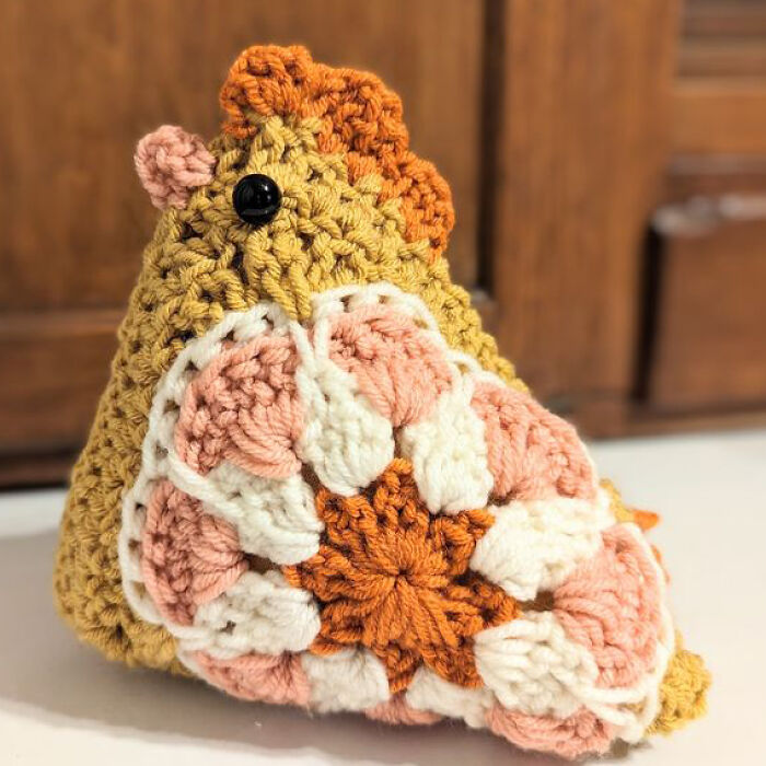 11 Creative Ideas To Transform Granny Squares Into Adorable Christmas Chicks Ornaments