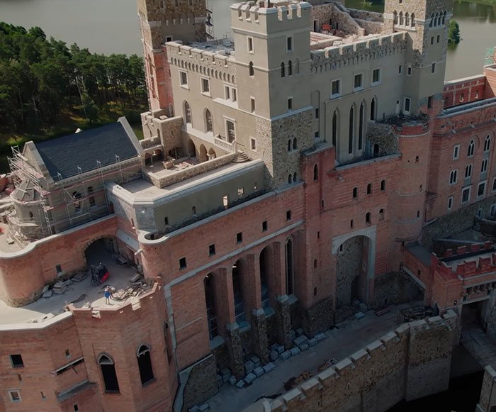 Mysterious Castle Found In The Middle Of A Frozen Lake Has People Scratching Their Heads