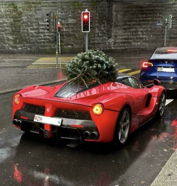 $1.4mm Ferrari Laferrari With A Christmas Tree Strapped To Its Roof