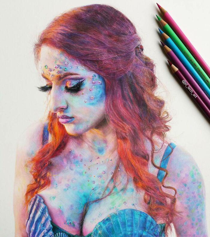 Hyper-realistic pencil drawing of a woman with vibrant colors and detailed textures, alongside colored pencils.