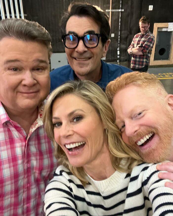 ‘Modern Family’ Siblings Julie Bowen, Jesse Tyler Ferguson Rush Kids To The ER On Thanksgiving