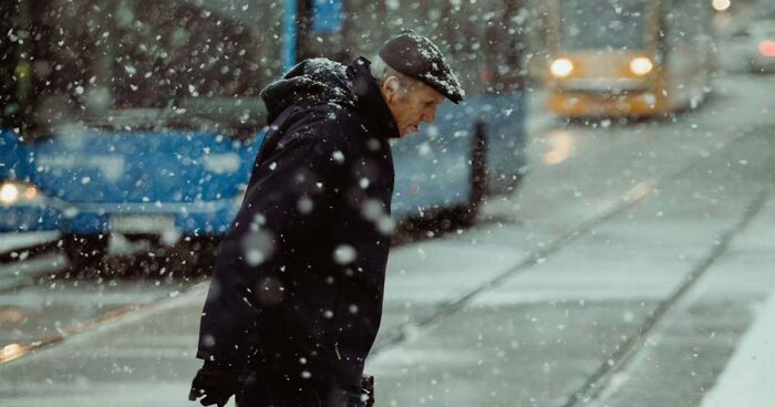 40 Stunning Photos By Jenő Varga That Capture The Hidden Allure Of Urban Solitude