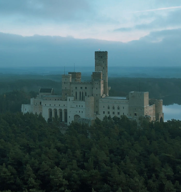 Mysterious Castle Found In The Middle Of A Frozen Lake Has People Scratching Their Heads