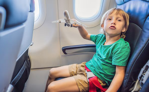 Mom Ignores Child’s Tantrum On Plane, Scolds Man For Not Giving Them Space, He Refuses To Cooperate