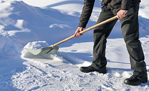 Lazy Folks Get Used To Nice Guy Clearing Snow From Their Street, Threaten To Sue After He Stops