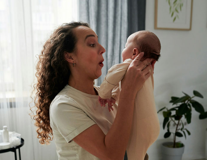 27YO Keeps Using Nonsense “Baby Talk,” Making Everyone Lose Their Minds, Sis Finally Snaps At Her