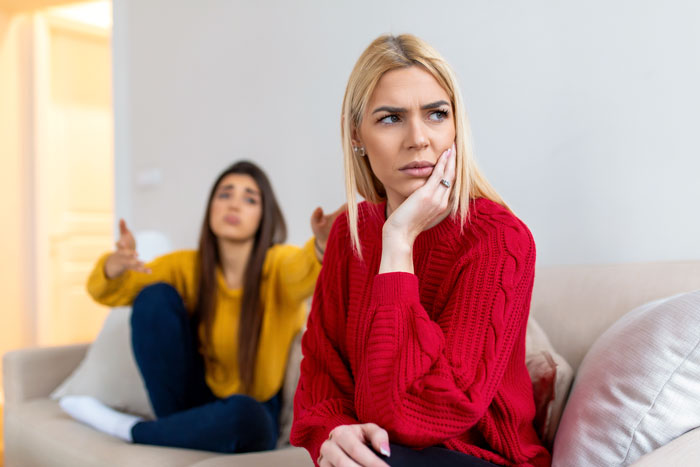 27YO Keeps Using Nonsense “Baby Talk,” Making Everyone Lose Their Minds, Sis Finally Snaps At Her