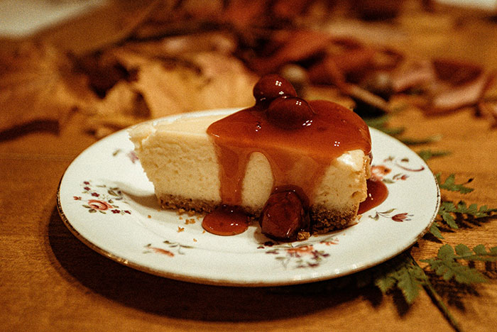 Lady Leaves Family Thanksgiving Dinner As Mom Hides Her Cake And Brings Out Own "Back-Up" Pie