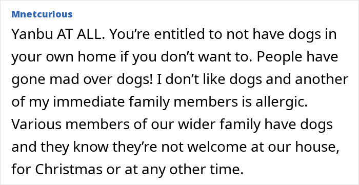 Text conversation about refusing uninvited dogs at a family Christmas gathering, emphasizing personal boundaries.