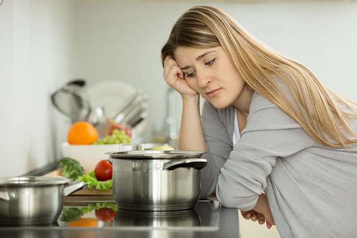 Woman Is Sick Of Catering To Husband’s “Mysterious Symptoms”, Starts Cooking Only For Herself