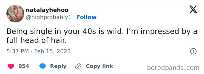 Tweet about being single in your 40s, featuring humor about maintaining a full head of hair.