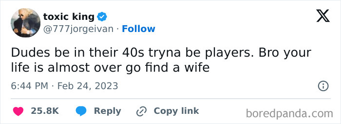 Tweet humorously commenting on being in your 40s, suggesting to find a wife instead of being a player.