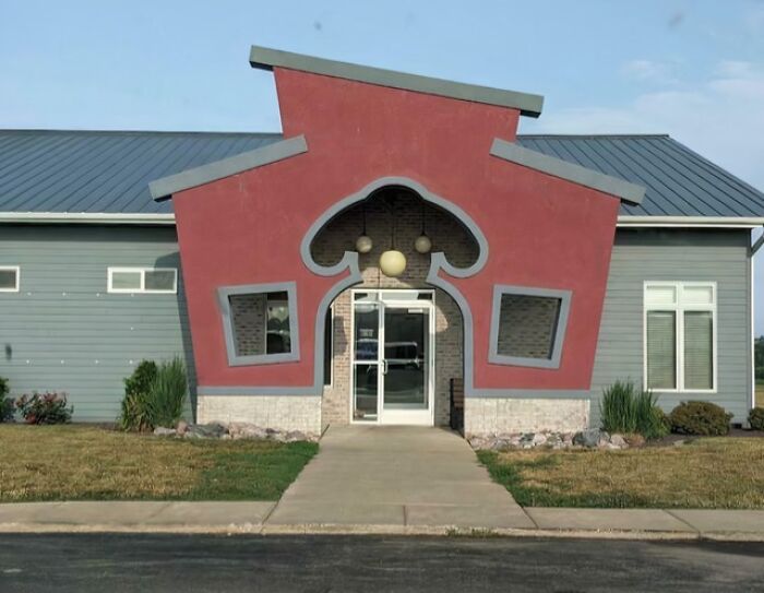 Vet Clinic’s Previous Front Design