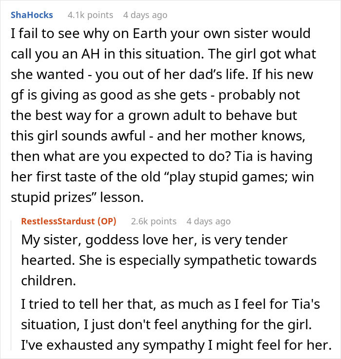 Reddit comments discussing a teen's dislike of her dad's new girlfriend.