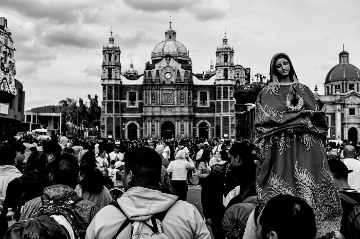 Crowd gathering in front of a historic cathedral, featured in Tokyo International Foto Awards.