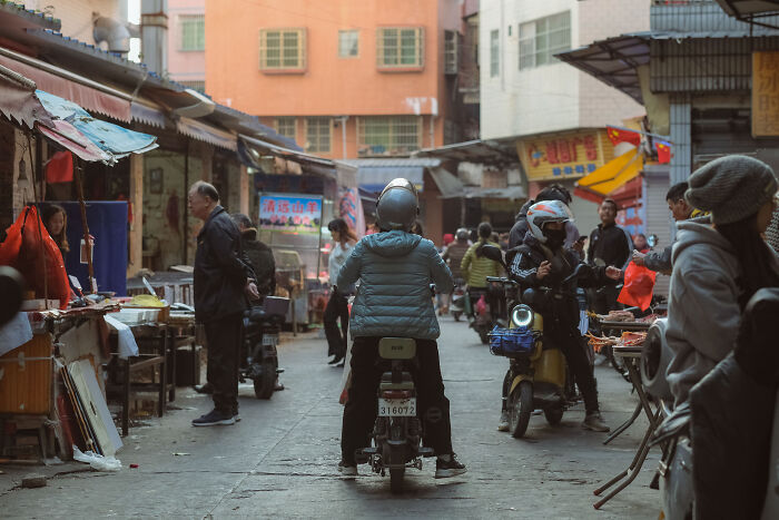 Photo Review: A Raw And Vibrant Journey Through A Farmers Market In Foshan, China – A Cultural Dive For The Bold!