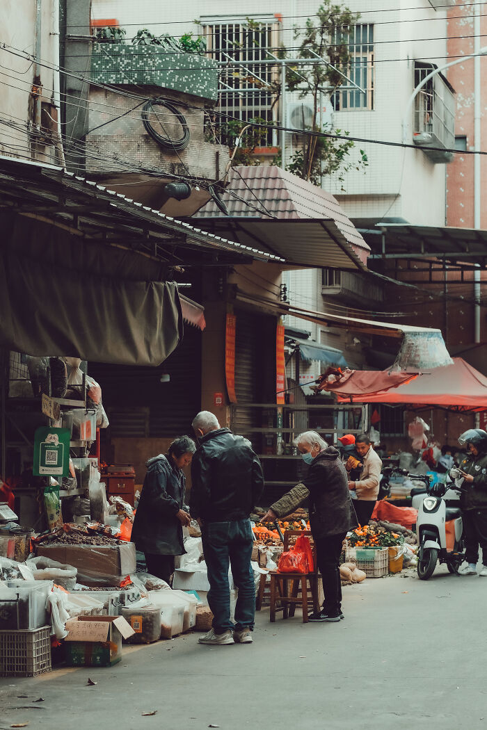 Photo Review: A Raw And Vibrant Journey Through A Farmers Market In Foshan, China – A Cultural Dive For The Bold!