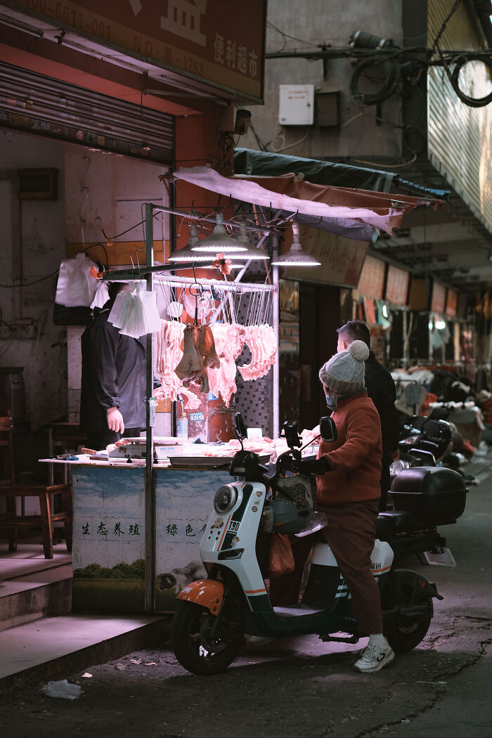 Photo Review: A Raw And Vibrant Journey Through A Farmers Market In Foshan, China – A Cultural Dive For The Bold!