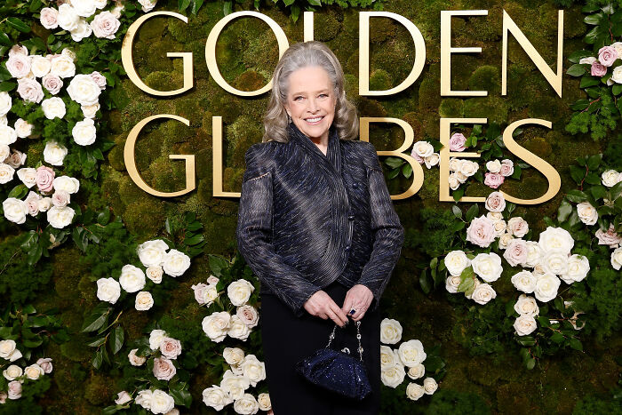 Kathy Bates Turns Heads On 2025 Golden Globes Red Carpet After Dramatic 100lb Transformation