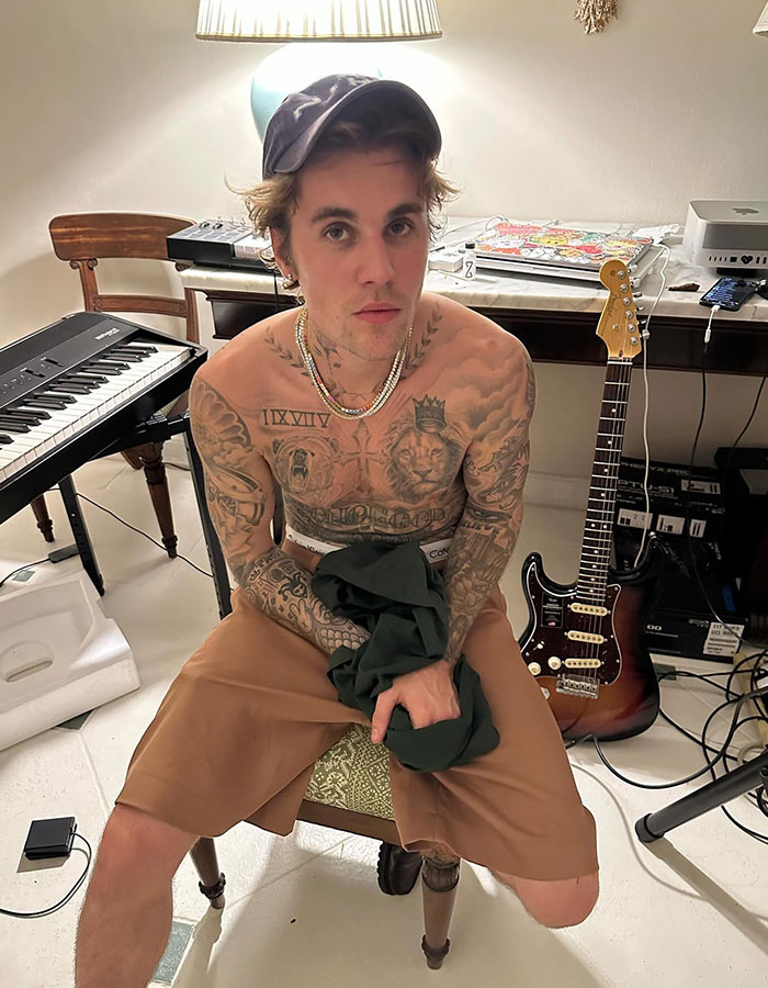 Justin Bieber's Bulge Sparks Hilarious Reactions After He Strips Down To Underwear On Vacation