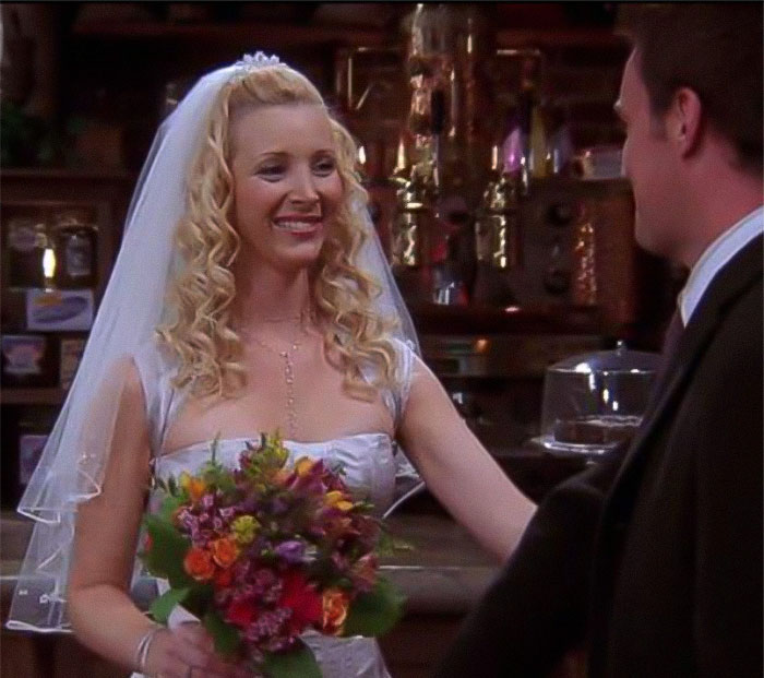 “Timing Is Everything”: Lisa Kudrow Finds Note Left By Matthew Perry Inside ‘Friends’ Cookie Jar