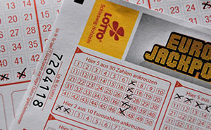 Some Random Aussie Just Pocketed $20M By Winning Powerball Jackpot, Netizens Discuss Their Luck