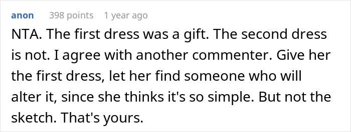 Reddit comment supporting bridal shop owner's decision on wedding dress dispute.