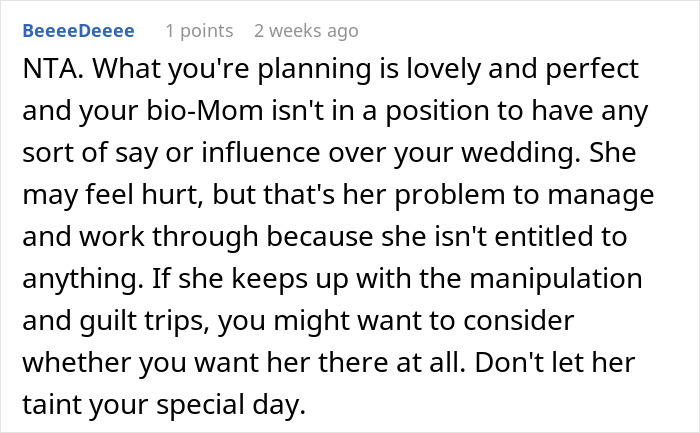 Reddit comment discussing family influence on wedding decisions.