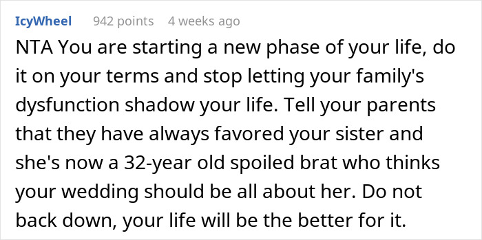 Reddit comment criticizing a spoiled sister for demanding wedding color changes, advising the bride to stand firm.