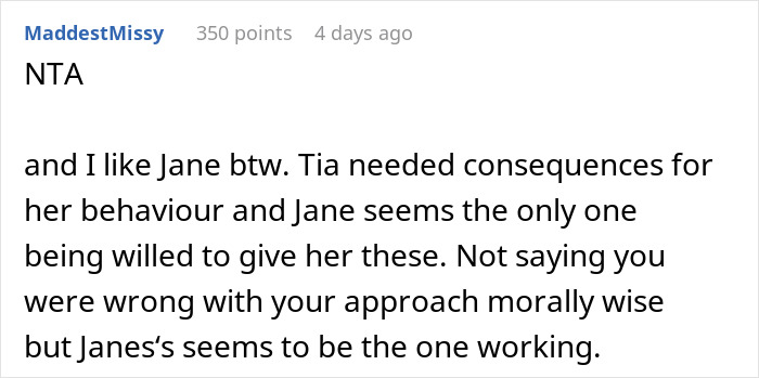 Reddit comment discussing teen's dislike for dad's new girlfriend and support for ex-girlfriend's approach.