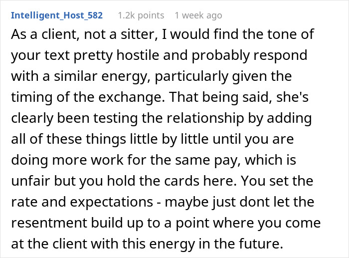 Reddit comment discussing a client and pet sitter's conflict over extra tasks and rate expectations.