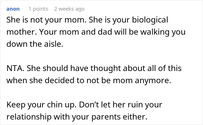 Reddit comment discussing who should walk a person down the aisle, with supportive advice.