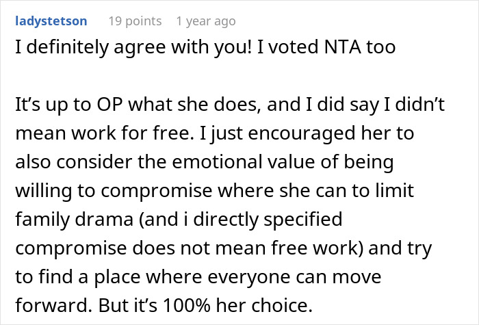 Comment discussing bridal shop owner's decision on family conflict over free wedding dress.